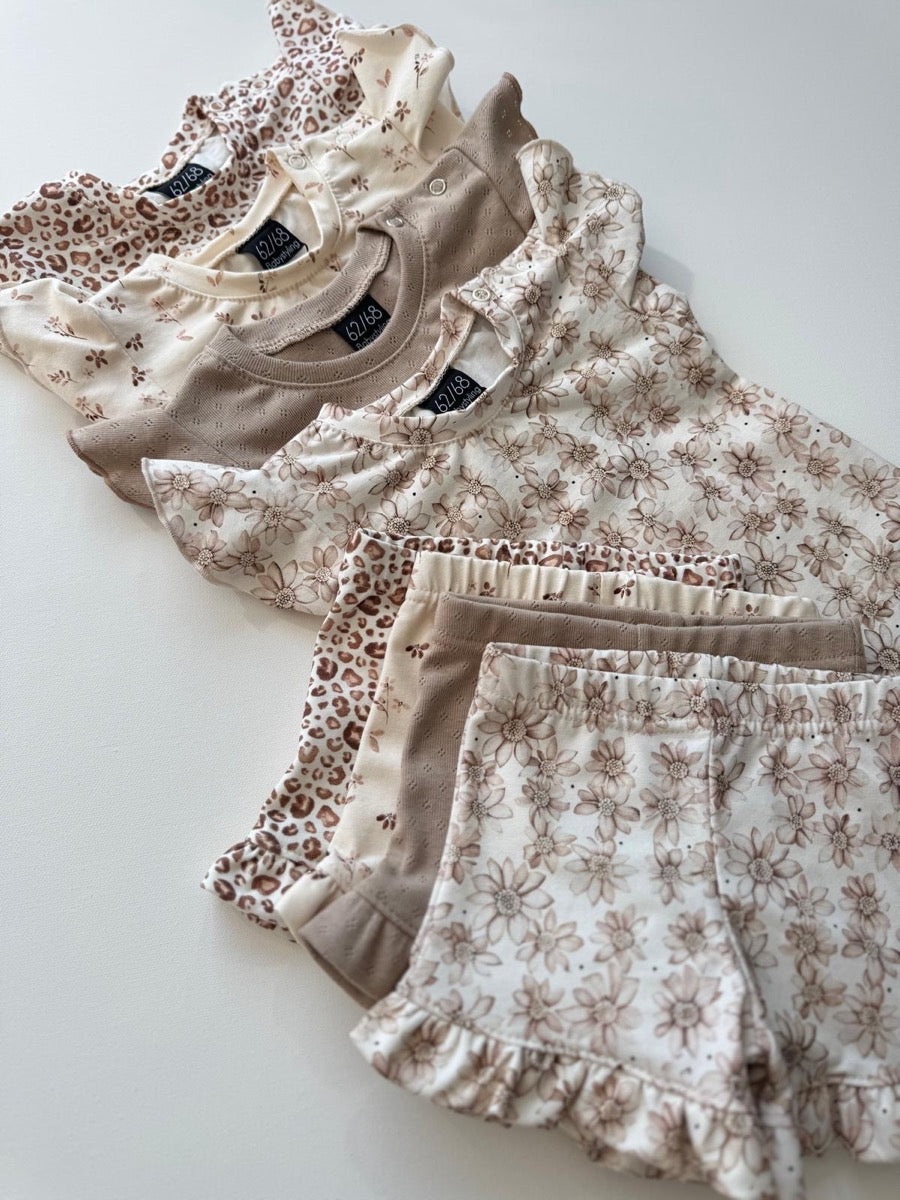 Ruffle sleeves t-shirt flowering branch