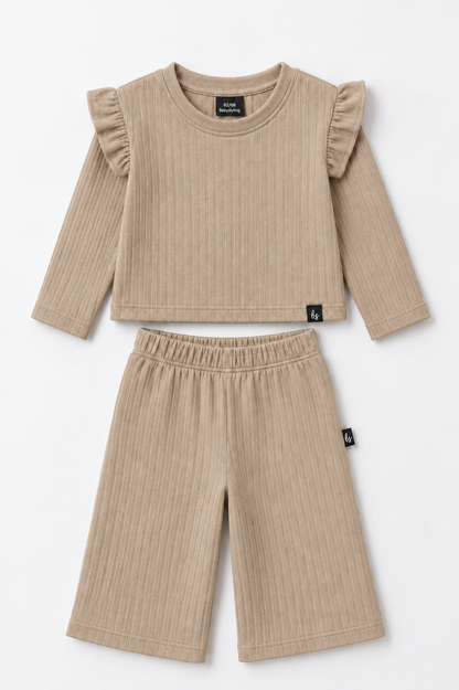 Outfit ruffle groovy donker beige