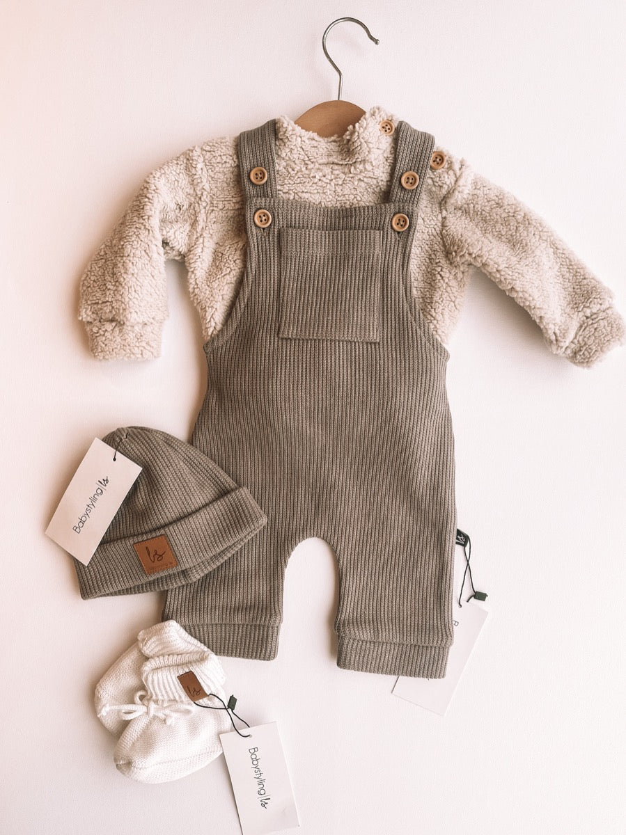 Subtly knitted tuinpakje (light oak) PRE-ORDER