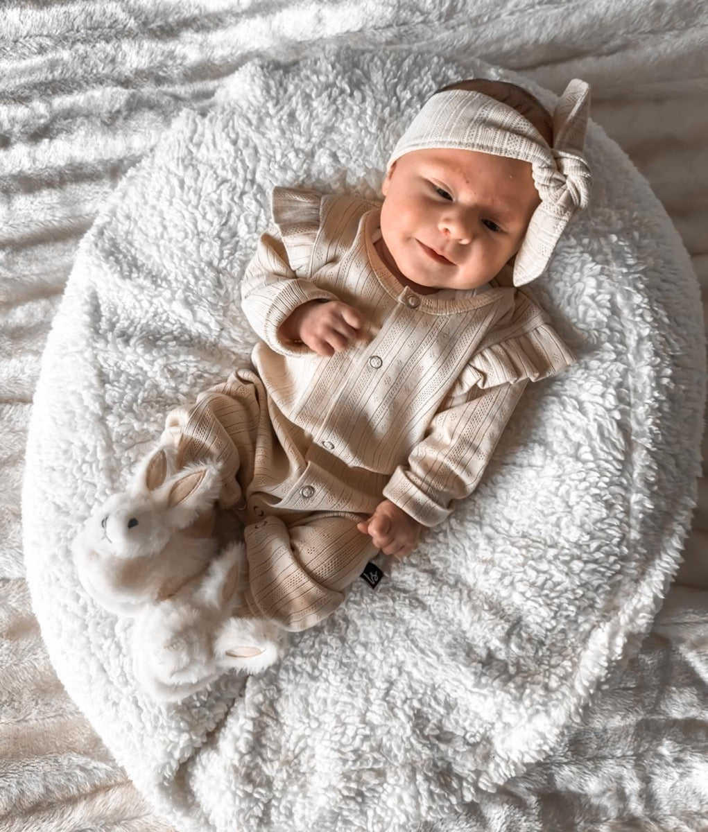 Rüschen-Playsuit, Pointelle Sand