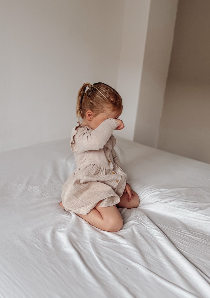 Ruffle button dress linnen sand